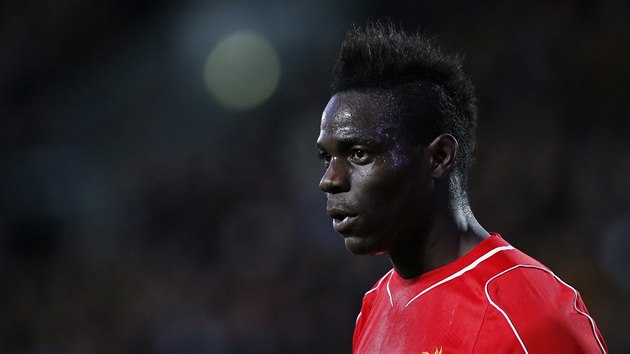 tonk Mario Balotelli z Liverpoolu.