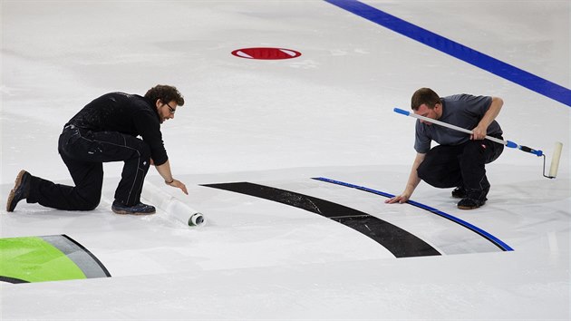 LOGO. Poadatel lep na ledovou plochu v O2 aren do stedovho kruhu logo kody, kter je partnerem hokejovho mistrovstv svta.