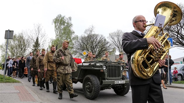 Rusk letec, kter se ztil u Klimkovic, byl pohben na vojenskm hbitov v Hlun.