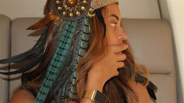 Beyonc a jej Apple Watch Edition se zlatm emnkem