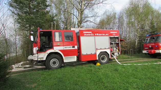 Por lokomotivy na eleznin trati u Pohledu nedaleko Havlkova Brodu. Po dobu zsahu musela bt tra uzavena. Ohe poniil majetek za pl milionu korun.