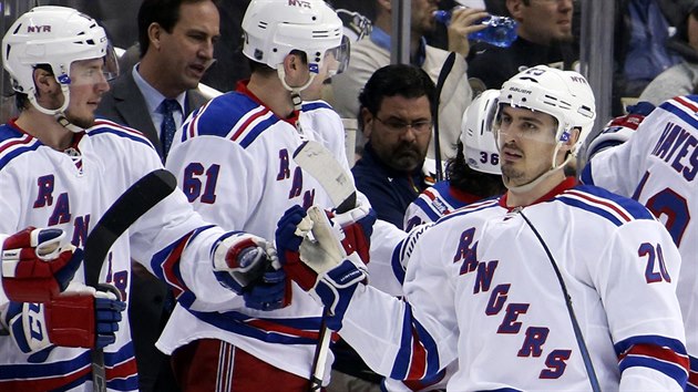 Chris Kreider slav se spoluhri z NY Rangers svj gl.