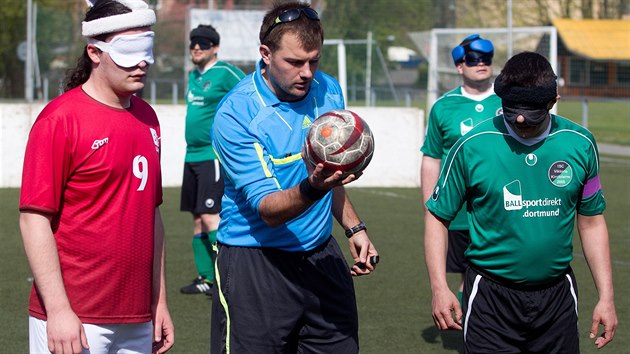 Na fotbalovm turnaji nevidomch bojovaly tmy z eska, Maarska, Nmecka a Polska.