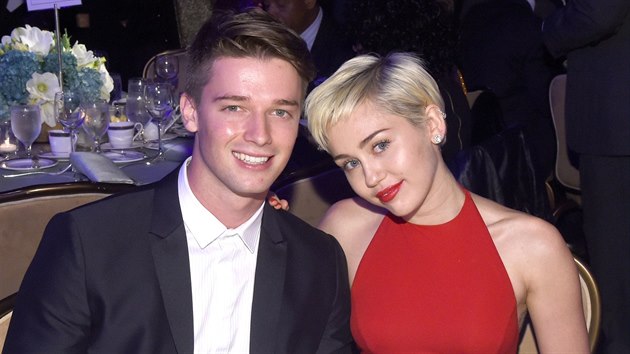 Patrick Schwarzenegger a Miley Cyrusov (Los Angeles, 7. nora 2015)