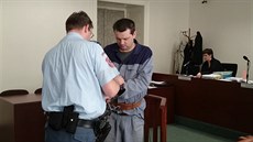 Obžalovaný sbormistr Vítězslav Maštalíř u soudu Obžalovaný sbormistr Vítězslav Maštalíř u soudu