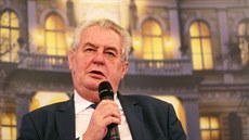 Prezident Miloš Zeman při projevu na Žofínském fóru (20. dubna 2015) Prezident Miloš Zeman při projevu na Žofínském fóru (20. dubna 2015)