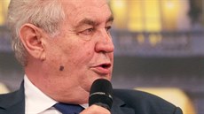 Prezident Miloš Zeman při projevu na Žofínském fóru (20. dubna 2015) Prezident Miloš Zeman při projevu na Žofínském fóru (20. dubna 2015)