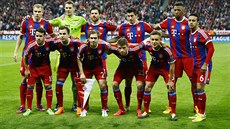 Fotbalisté Bayernu Mnichov pózují ped tvrtfinálovou odvetou Ligy mistr proti...