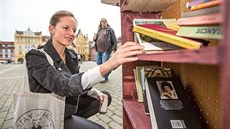 Do stanu festivalu Literatura žije! dorazily desítky dychtivých čtenářů a začal... Do stanu festivalu Literatura žije! dorazily desítky dychtivých čtenářů a začal...