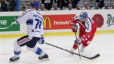 Michal Kempný se tlaí dopedu v utkání s Finskem.
