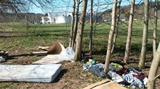 Místo u řeky Metuje v Náchodě, kde se našlo tělo zabitého bezdomovce... Místo u řeky Metuje v Náchodě, kde se našlo tělo zabitého bezdomovce...
