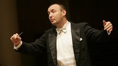 Šéfdirigent zlínské Filharmonie Bohuslava Martinů Stanislav Vavřínek. Šéfdirigent zlínské Filharmonie Bohuslava Martinů Stanislav Vavřínek.
