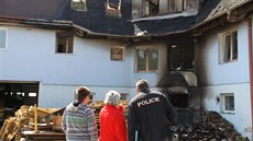Zničená budova lyžařského areálu v Němčičkách (23.4.2015). Zničená budova lyžařského areálu v Němčičkách (23.4.2015).