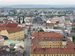 Pohled na olomoucká Hanácká kasárna, Kostel Panny Marie Snné se dvma vemi...