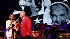 Evergreen Tour 2015, Praha, Lucerna, 29. dubna 2015: Yvetta Simonová a Josef... Evergreen Tour 2015, Praha, Lucerna, 29. dubna 2015: Yvetta Simonová a Josef...
