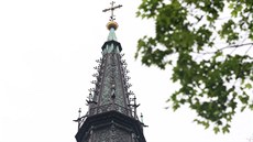 Pohled na špici věže s ochozem olomouckého dómu svatého Václava. Pohled na špici věže s ochozem olomouckého dómu svatého Václava.