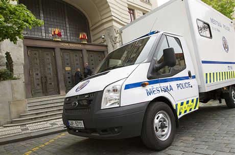 Nové auto mstské policie pro odvoz opilých osob.