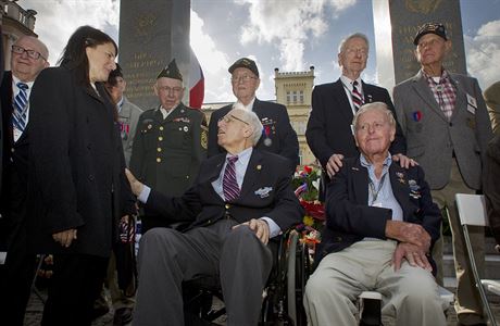 Hlavní vzpomínková slavnost se letos nebude konat u pomníku Díky, Ameriko!, ale u památníku generála Pattona v sadech Ptaticátník.