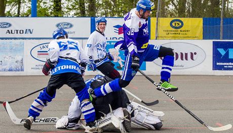 Momentka z hokejbalového duelu Letohrad vs. Vlaim