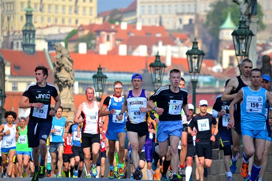 Praský maraton pilákal deset tisíc bc.