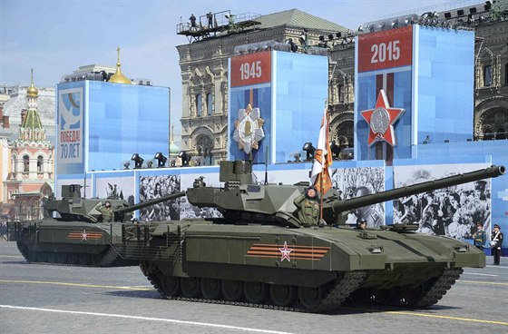 Hvzdou pehlídky byly nové ruské tanky T-14 Armata.