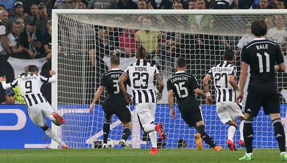 CASILLAS INKASUJE. Alváro Morata (vlevo), útoník Juventusu Turín, vstelil...