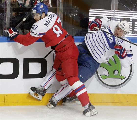 Antoine Roussel dostal naloeno od Jakuba Nakládala.