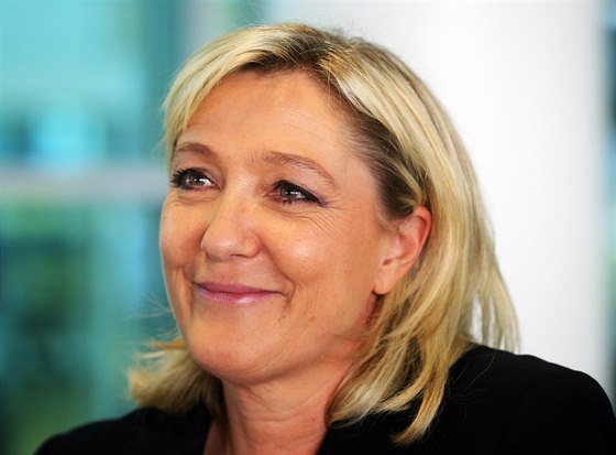Marine Le Penová po píletu na praské ruzyské letit (5. kvtna 2015)