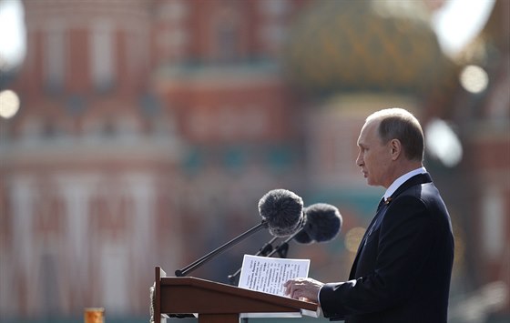 Vladimír Putin láká zpt do Ruska finanní híníky.
