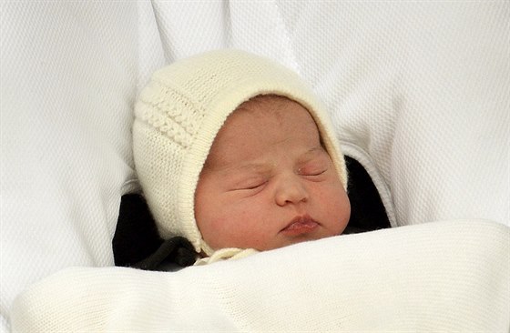 Dcera prince Williama a vévodkyn Kate (Londýn, 2. kvtna 2015)