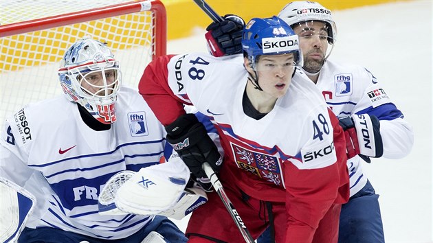 ČESKÝ „SYNEK“ V AKCI. Tomáš Hertl se nebojí chodit do prostorů před brankou,... ČESKÝ „SYNEK“ V AKCI. Tomáš Hertl se nebojí chodit do prostorů před brankou,...
