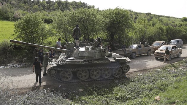 Bojovnci povstaleck koalice Da al-Fatah v provincii Latakja (29. dubna 2015)