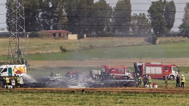 panlt hasii na mst nehody airbusu pobl letit v Seville (9. kvtna 2015).
