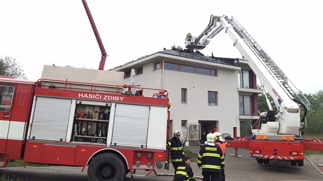 Hasii likvidovali por ve steakov restauraci v Lbeznicch (4.5.2015)