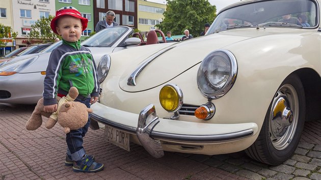 Ve Zln se poosm konal sraz majitel voz znaky Porsche. (8.5.2015)