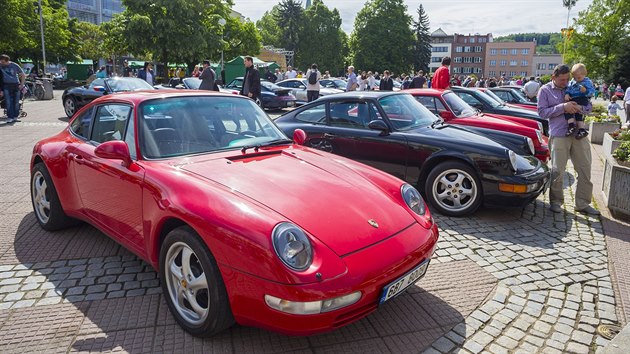 Ve Zln se poosm konal sraz majitel voz znaky Porsche. (8.5.2015)