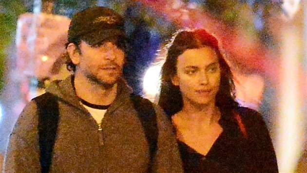 Bradley Cooper a Irina aikov pi romantick veern prochzce New Yorkem