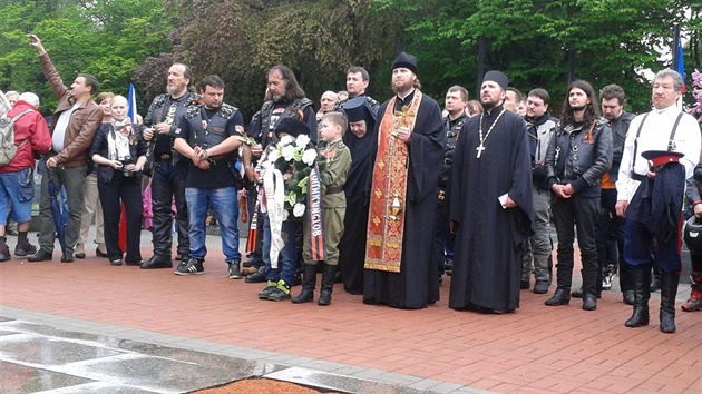 Na pietn akci k uctn obt druh svtov vlky pijeli i motorki z ad Nonch vlk.