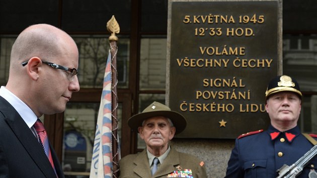 Pietn akt k uctn pamtky padlch k 70. vro konce druh svtov vlky se konal u budovy eskho rozhlasu v Praze na Vinohradech (5. kvtna 2015).