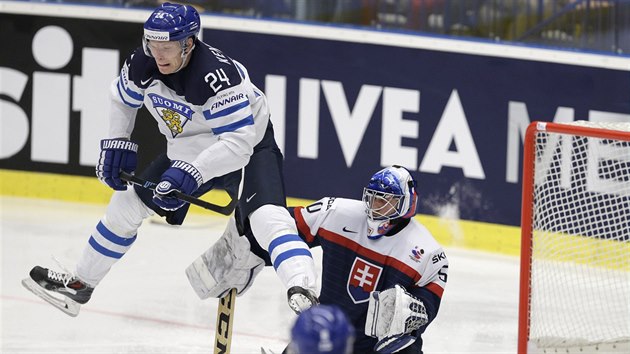 VE VZDUCHU. Joonas Kemppainen z Finska ped slovenskm glmanem Jnem Lacem