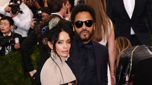 Lisa Bonetov a Lenny Kravitz na MET Gala (New York, 4. kvtna 2015)