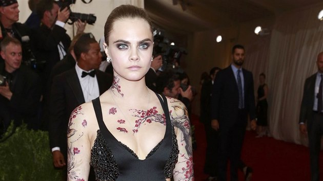 Cara Delevingne na MET Gala (New York, 4. kvtna 2015)