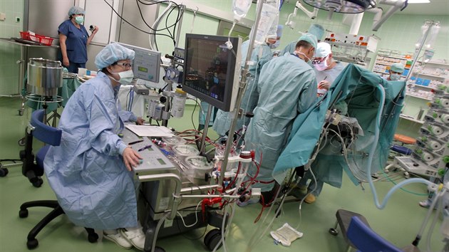 Chirurgov z Brna maj za sebou u 500 spnch transplantac srdce.