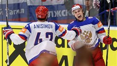 Sergei Plotnikov a Artyom Anisimov slaví gól Rus, který znamenal sníení na...