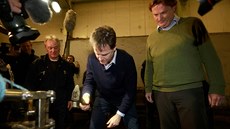 Liberální demokrat Nick Clegg vyrazil v rámci kampan také do palíren whisky.