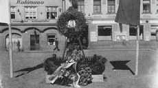 Na snímku je ozdobený kandelábr na meziříčském náměstí, na kterém byl 7. května... Na snímku je ozdobený kandelábr na meziříčském náměstí, na kterém byl 7. května...