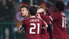 Sparťanští fotbalisté se radují z gólu Václava Kadlece (vlevo) v Mladé... Sparťanští fotbalisté se radují z gólu Václava Kadlece (vlevo) v Mladé...
