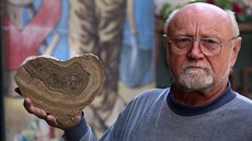 Josef Cvačka je chebský mineralogický nadšenec, který objevil regionální... Josef Cvačka je chebský mineralogický nadšenec, který objevil regionální...