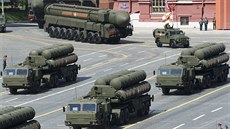 Protiletadlový raketový komplet S-400 Triumf (v kódování NATO SA-21 Growler) na...