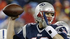 Tom Brady z New England ve skandálním zápase s Indianapolisem. Tom Brady z New England ve skandálním zápase s Indianapolisem.